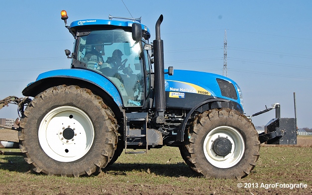 New Holland T6080 + Agrimat Challenger (14)