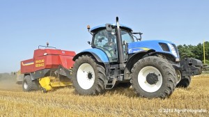 New Holland T7030 + New Holland BB940 (3)