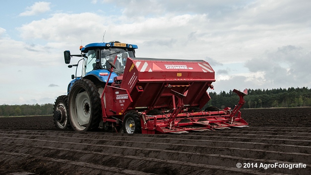 New Holland T7.220 + Grimme GL 34 DFB (Roothans) (4 van 17)