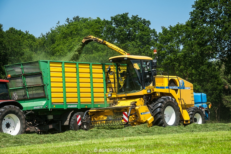 New Holland FX 50 + New Holland TM 155 (Gras, Vermeulen, 11-06-2015) (14)