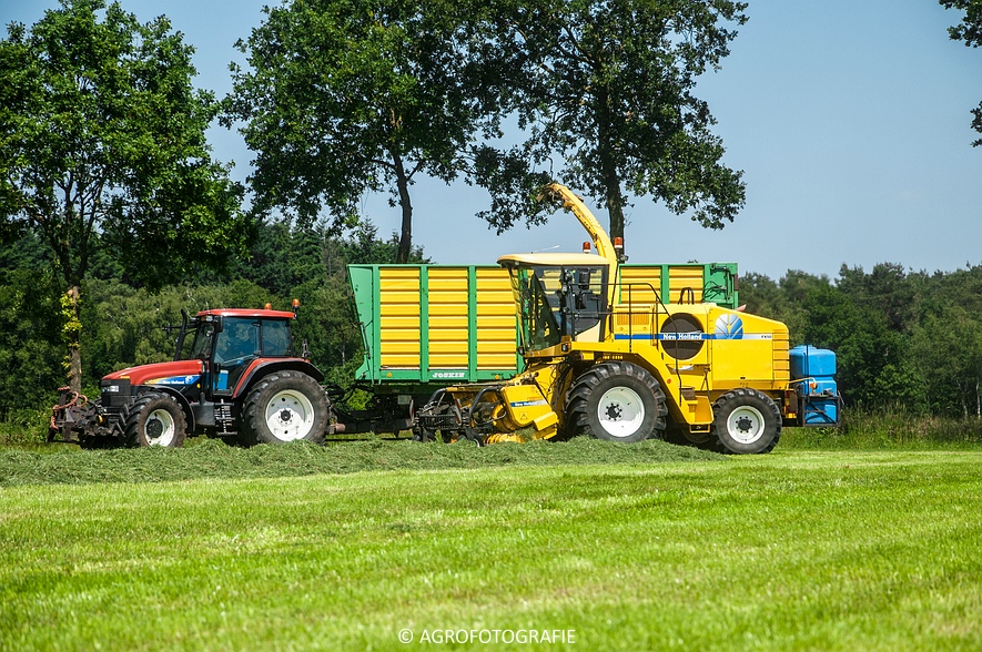 New Holland FX 50 + New Holland TM 155 (Gras, Vermeulen, 11-06-2015) (8)