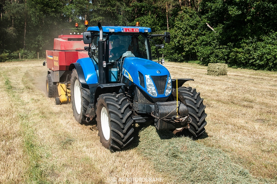 New Holland T7030 + New Holland BB 940 (Gras, 05-06-2015) (55)