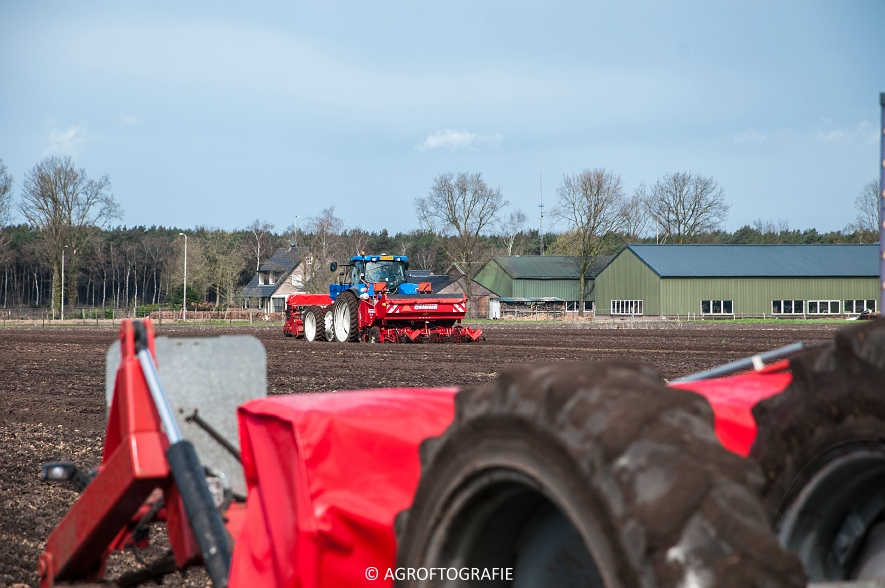 Deutz-Fahr Agrotron 6180 TTV & New Holland T7030 + Grimme GL (Van Gompel-Van Sambeeck, 04-04-2016) (20 van 54)